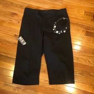 LEE black capri khakis